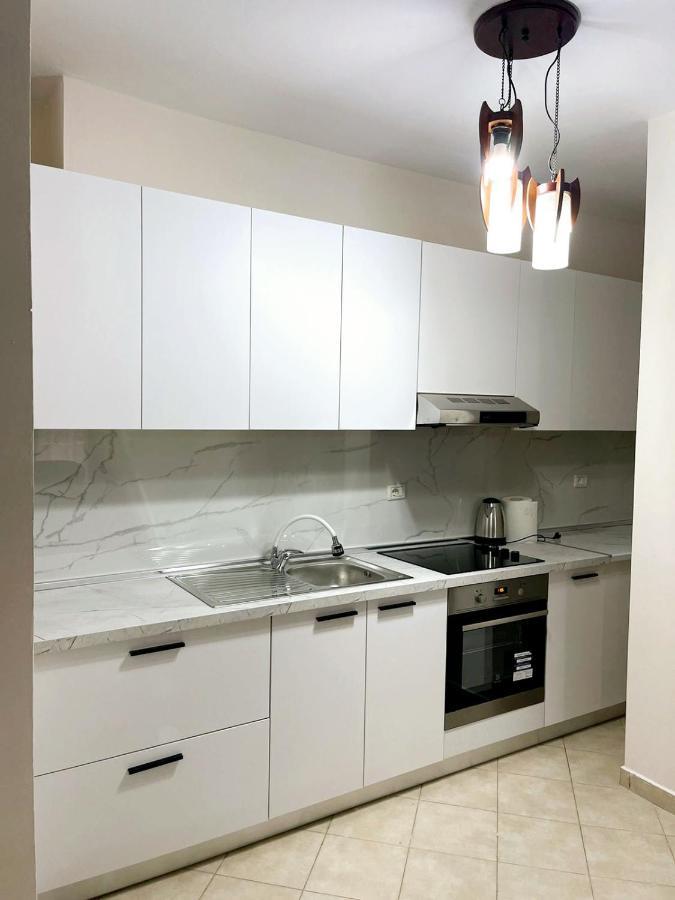 New Bazaar Side Bliss 2 Bed Apt With Free Garage *