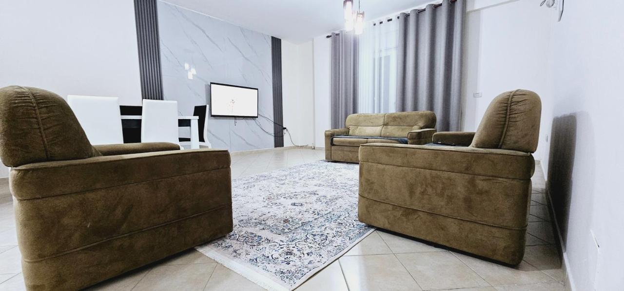 New Bazaar Side Bliss 2 Bed Apt With Free Garage Apartament Tirana