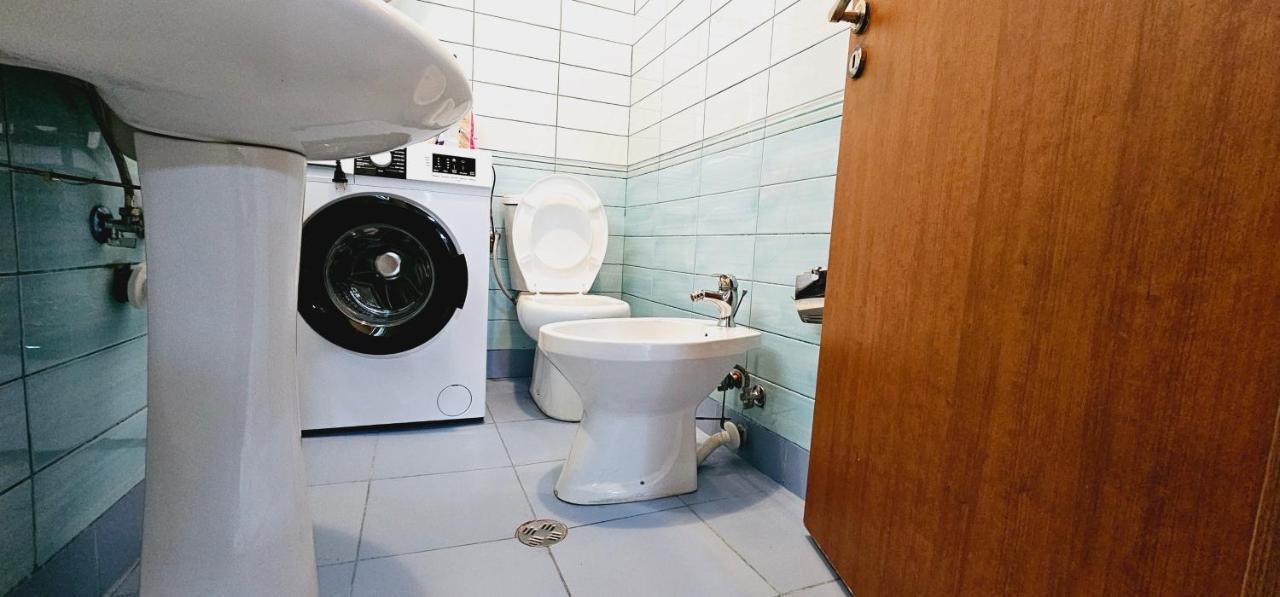 Apartament New Bazaar Side Bliss 2 Bed Apt With Free Garage Tirana