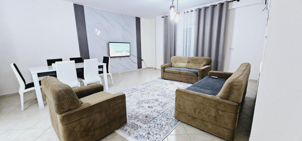 New Bazaar Side Bliss 2 Bed Apt With Free Garage